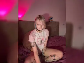 PikmiKira  live sex cam