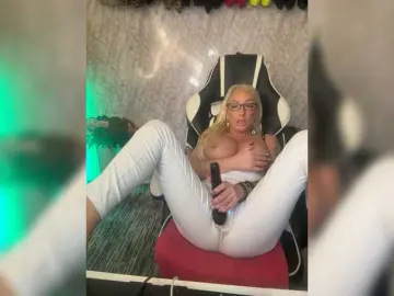 Luizahammer42  live sex cam