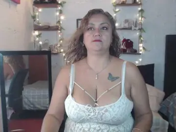 Missrosariostepmoan  live sex cam