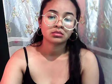 Julia-skye  live sex cam