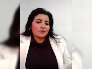 Melanie-25  live sex cam