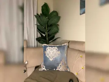 Pretty-thicky  live sex cam