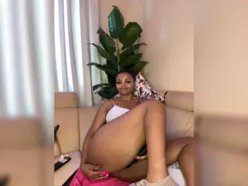 Pretty-thicky  live sex cam