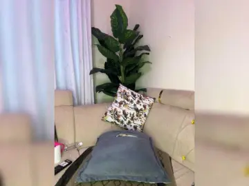 Pretty-thicky  live sex cam