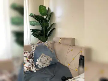 Pretty-thicky  live sex cam