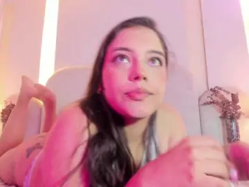 MaddieEvans  live sex cam