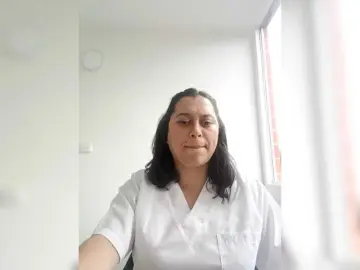Queen-yess011  live sex cam