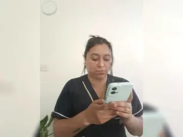 Queen-yess011  live sex cam