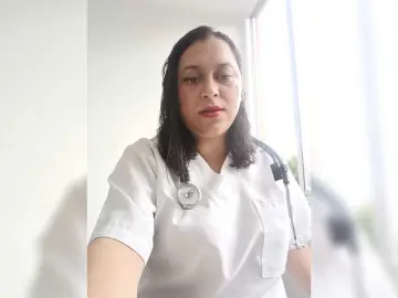 Queen-yess011  live sex cam