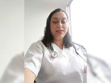 Queen-yess011  live sex cam