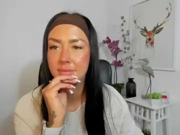LauraCharm  live sex cam