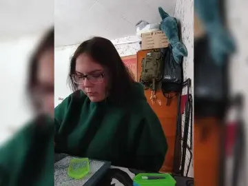 Lisen0chek1  live sex cam