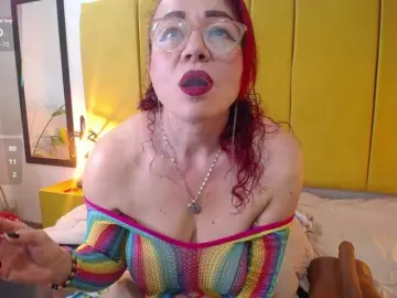 Lupita223  live sex cam