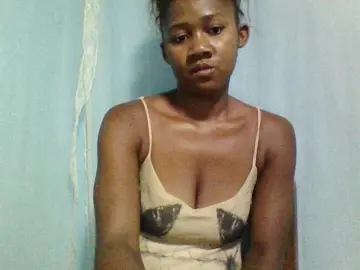 Reliane12  live sex cam