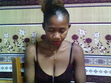 Reliane12  live sex cam