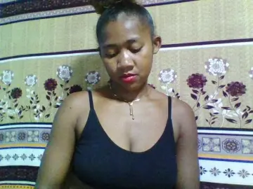 Reliane12  live sex cam