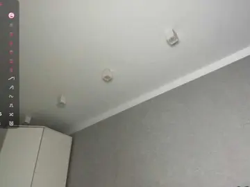 CaronCorti  live sex cam