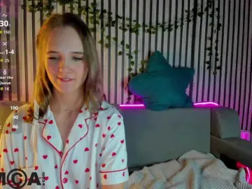 Casey-Sweeet  live sex cam