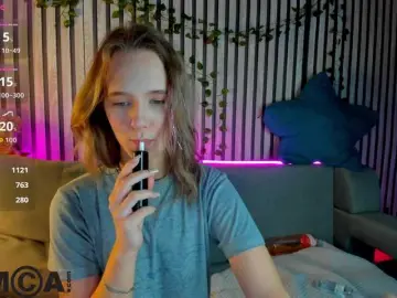 Casey-Sweeet  live sex cam