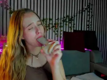 Casey-Sweeet  live sex cam