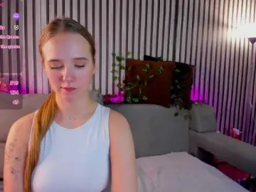 Casey-Sweeet  live sex cam