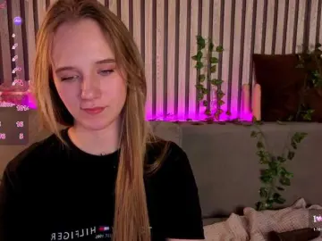 Casey-Sweeet  live sex cam