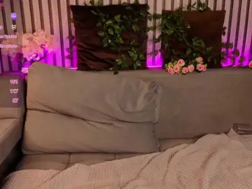 Casey-Sweeet  live sex cam