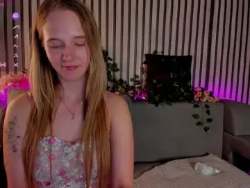 Casey-Sweeet  live sex cam