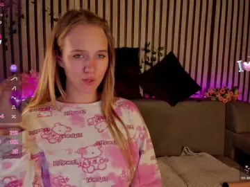 Casey-Sweeet  live sex cam