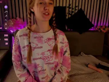 Casey-Sweeet  live sex cam