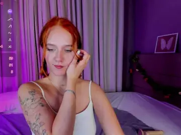 Casey-Sweeet  live sex cam