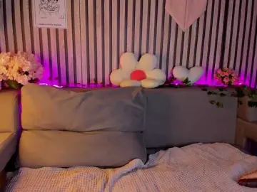 Casey-Sweeet  live sex cam