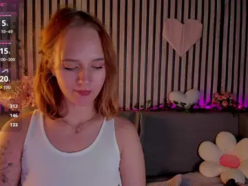 Casey-Sweeet  live sex cam
