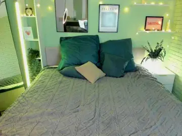 Casey-Sweeet  live sex cam