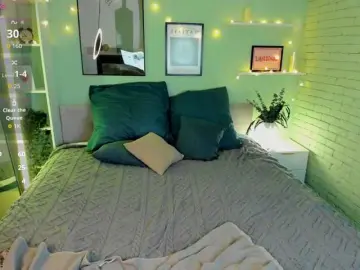 Casey-Sweeet  live sex cam