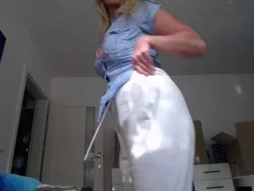 CorneliaSweet  live sex cam