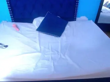 Kinky-redhead18  live sex cam