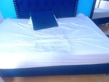 Kinky-redhead18  live sex cam