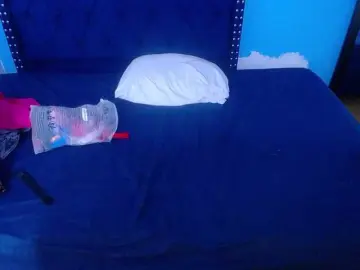 Kinky-redhead18  live sex cam