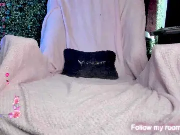 LeenyLipss  live sex cam