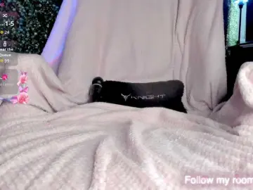 LeenyLipss  live sex cam