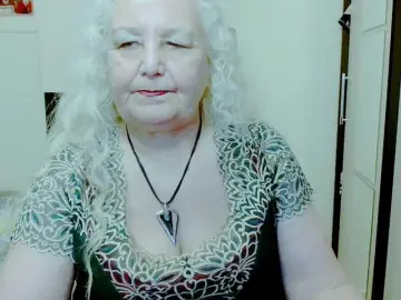 Grannywants  live sex cam
