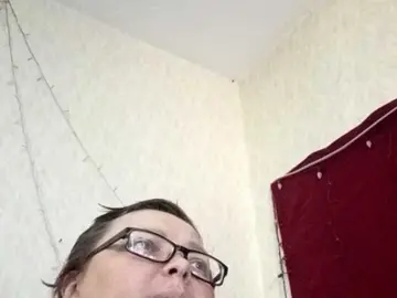 Pyshechka1  live sex cam