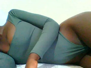 Bella-22  live sex cam