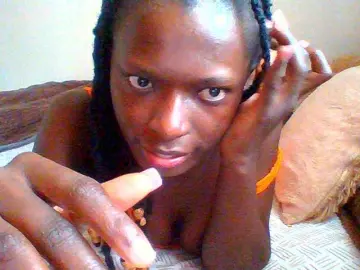 Bella-22  live sex cam