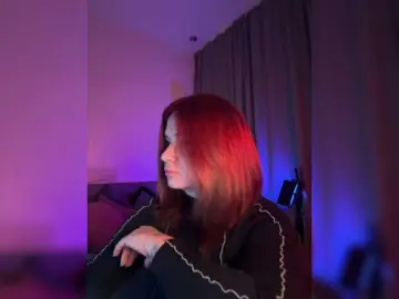 WhoreMira  live sex cam