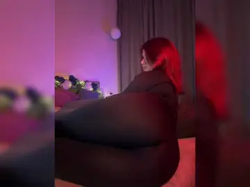 WhoreMira  live sex cam
