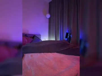 WhoreMira  live sex cam