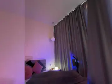 WhoreMira  live sex cam