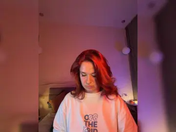 WhoreMira  live sex cam